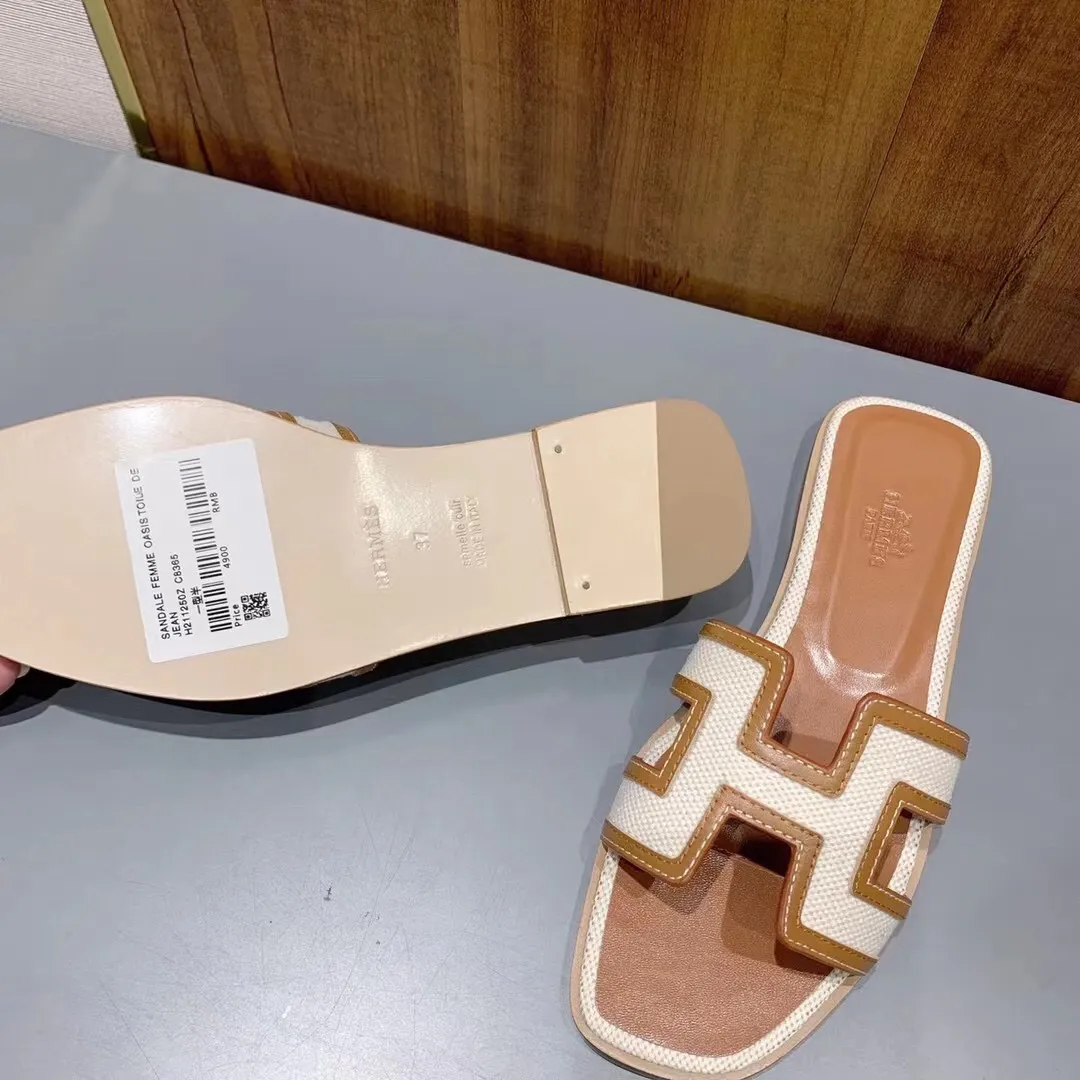 👟👟Ex-factory price 480👟👟 Denim canvas series New revision (Hermès) Packaging upgrade, version workmanship upgrade The highest version of Hermes handmade shoes in the market Top product Hermès H slippers Flat slippers —————————— The most classic, real handmade shoes, even the number of stitches is the same as the original version, purely handmade by masters The highest version in the industry Italian imported cowhide + original customized Australian sheepskin feet + genuine leather outsole, top exclusive packaging box 35-39 (34.40.41.42 custom-made, non-refundable)